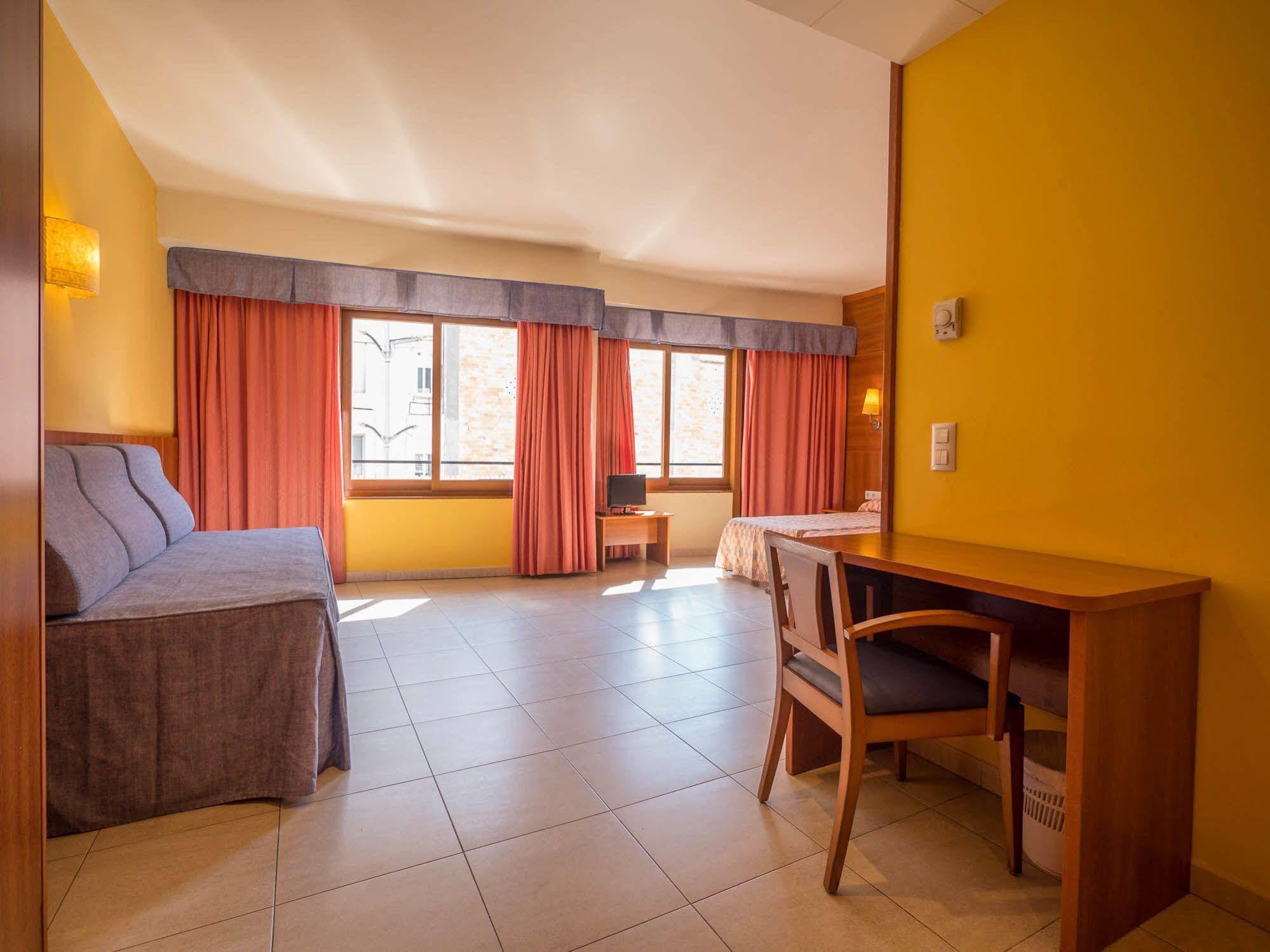 Hotel Checkin Montpalau Pineda de Mar Dış mekan fotoğraf